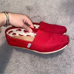 TOMS Women's Red Canvas Classic